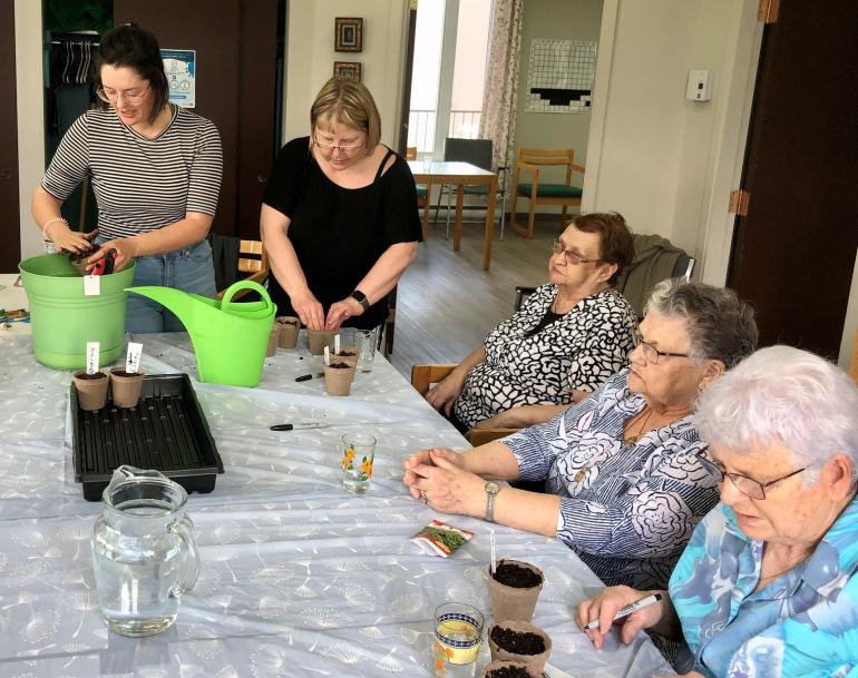 Atelier de semis au Centre de jour